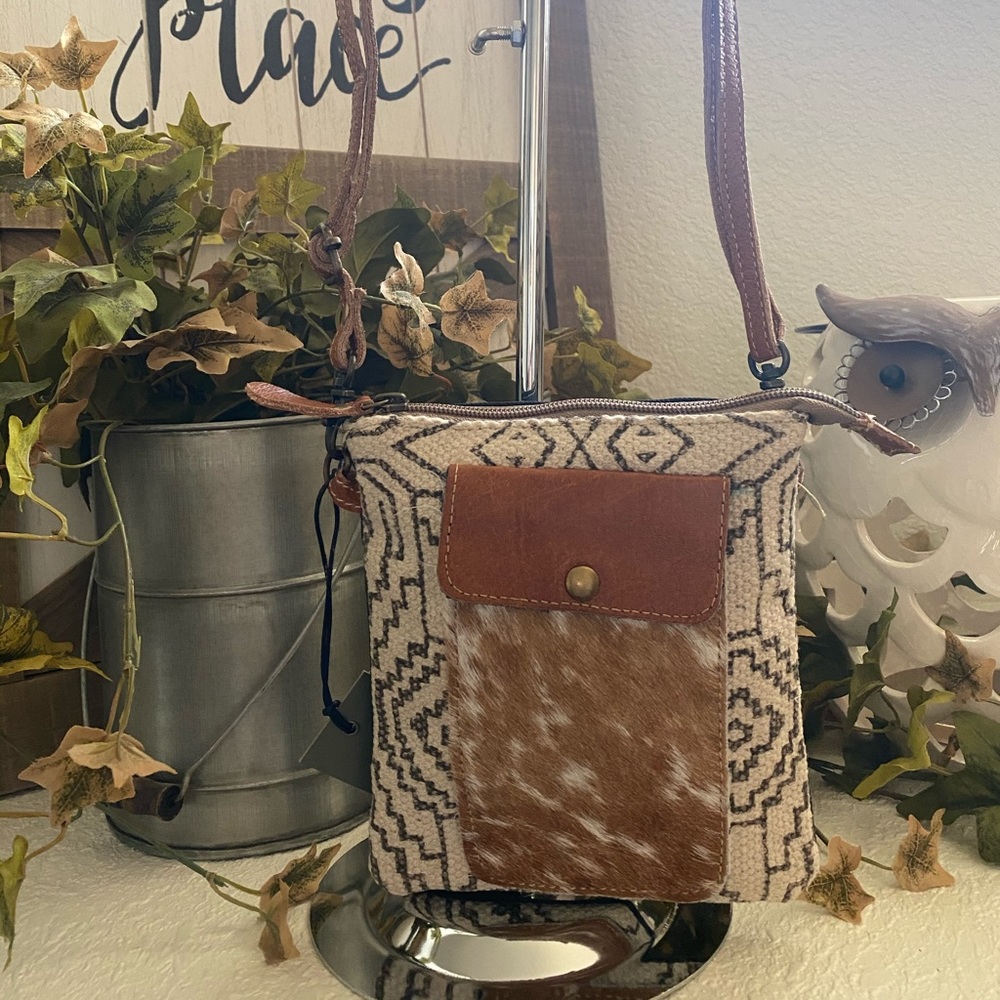 Vuierra Rivet Crossbody ~ Myra Bag